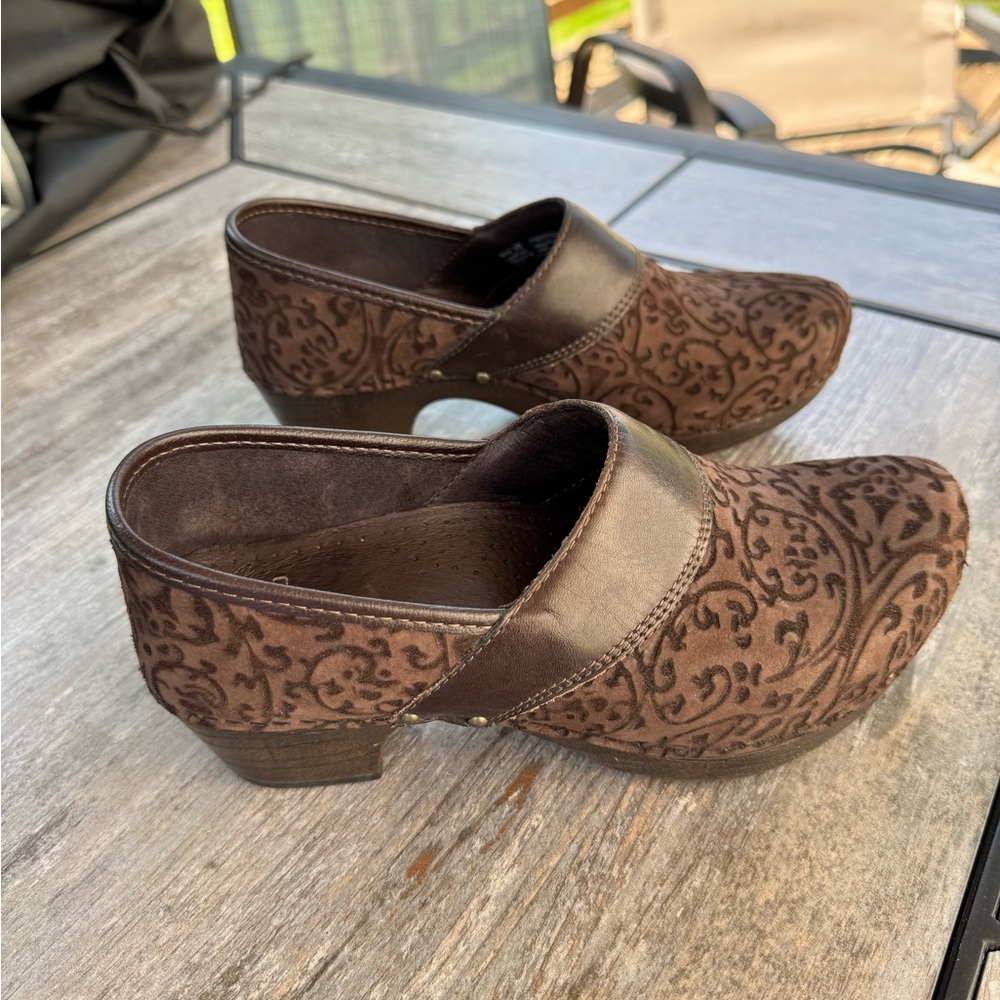 Dansko Prima Floral Suede Brown Comfort Shoes size 39 like new